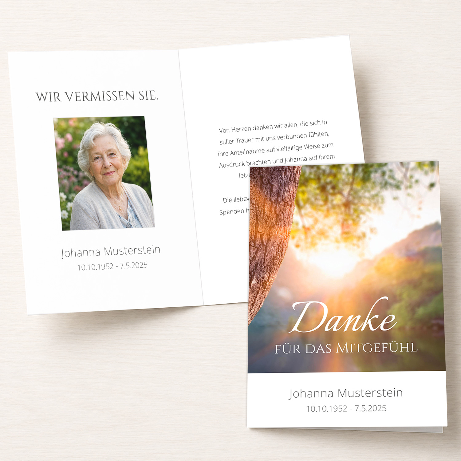 Personalisierbare Trauer Danksagung mit Baum, Flusslandschaft und Portraitfoto.