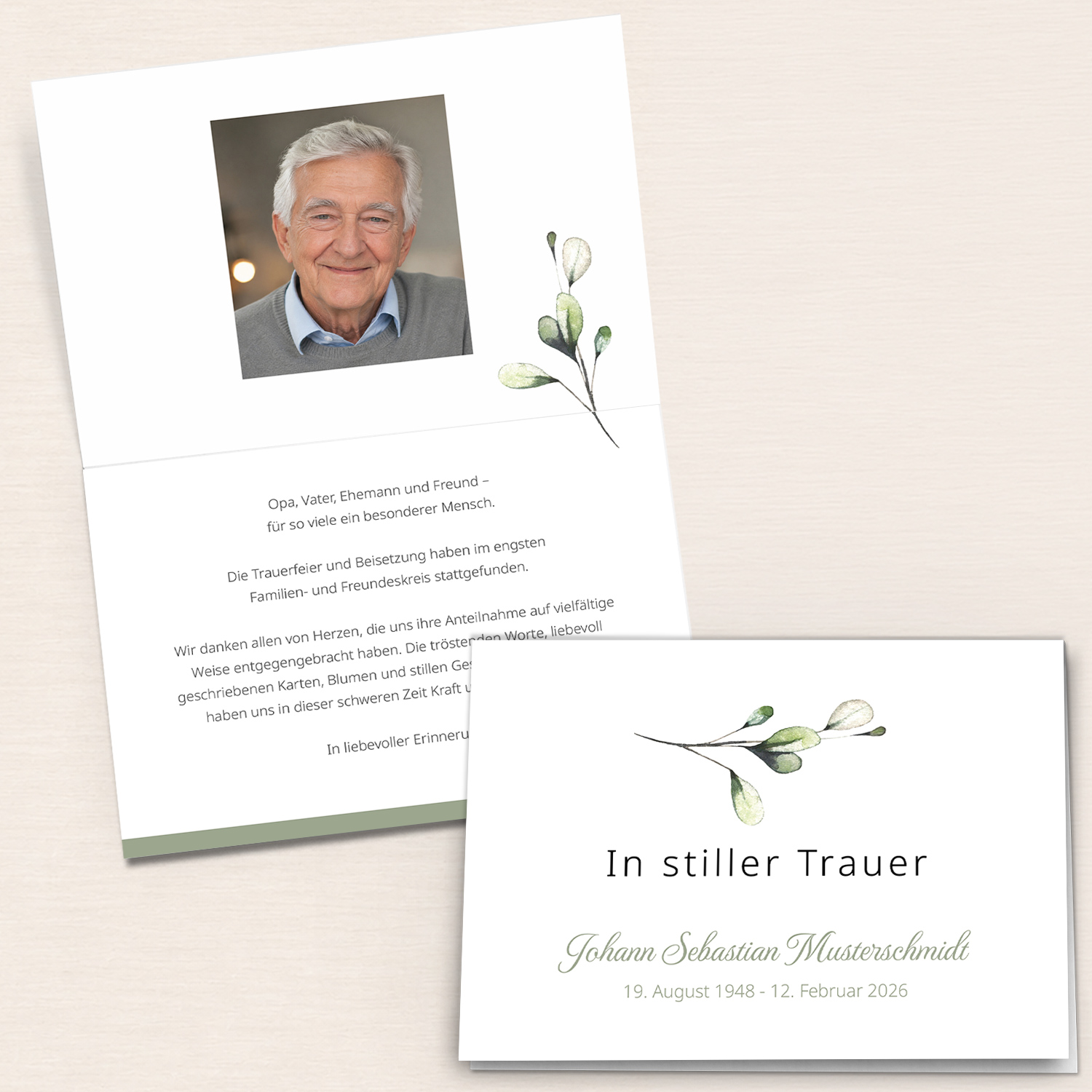 Personalisierbare Trauerkarte mit grĂŒnem Zweig und Portraitfoto als Klappkarte